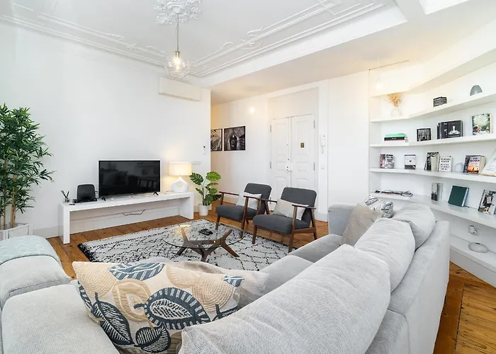 Whome Classic Beauty & Modern Retreat In Rato